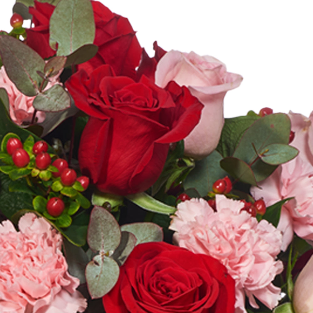 Composición Flores En Armonía Rosas Y Claveles