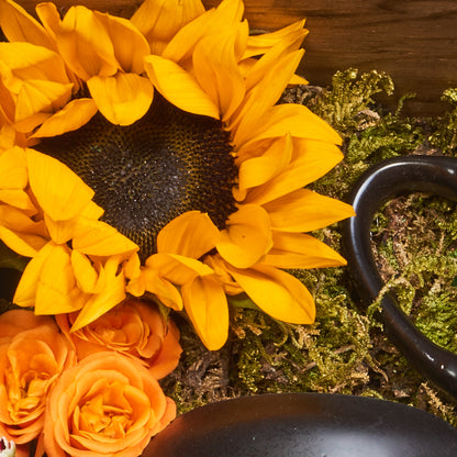 Caja de madera tazas y girasoles