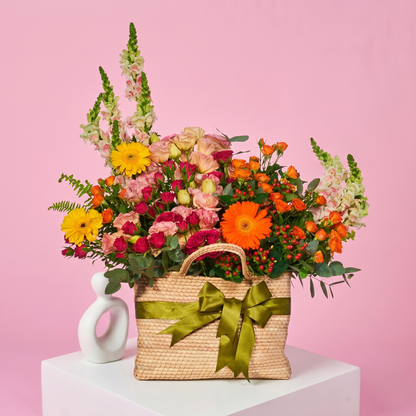 Belleza De Flores En Mimbre