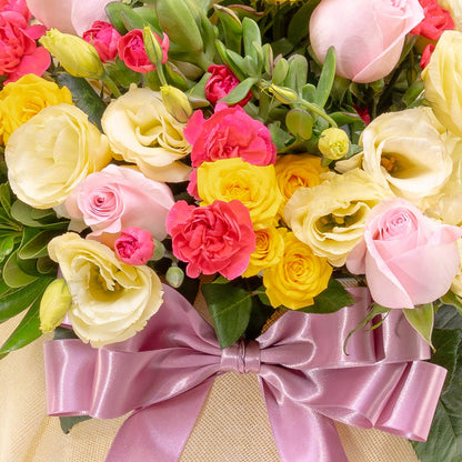 Flores en tonos suaves y cálidos