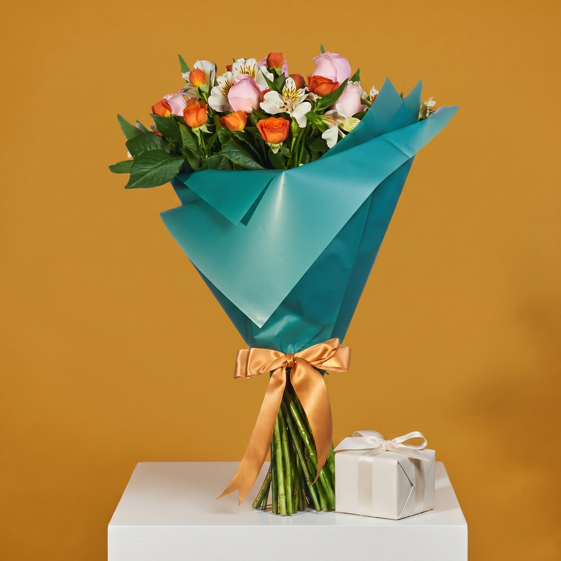 Ramo De Rosas Y Mini Rosas