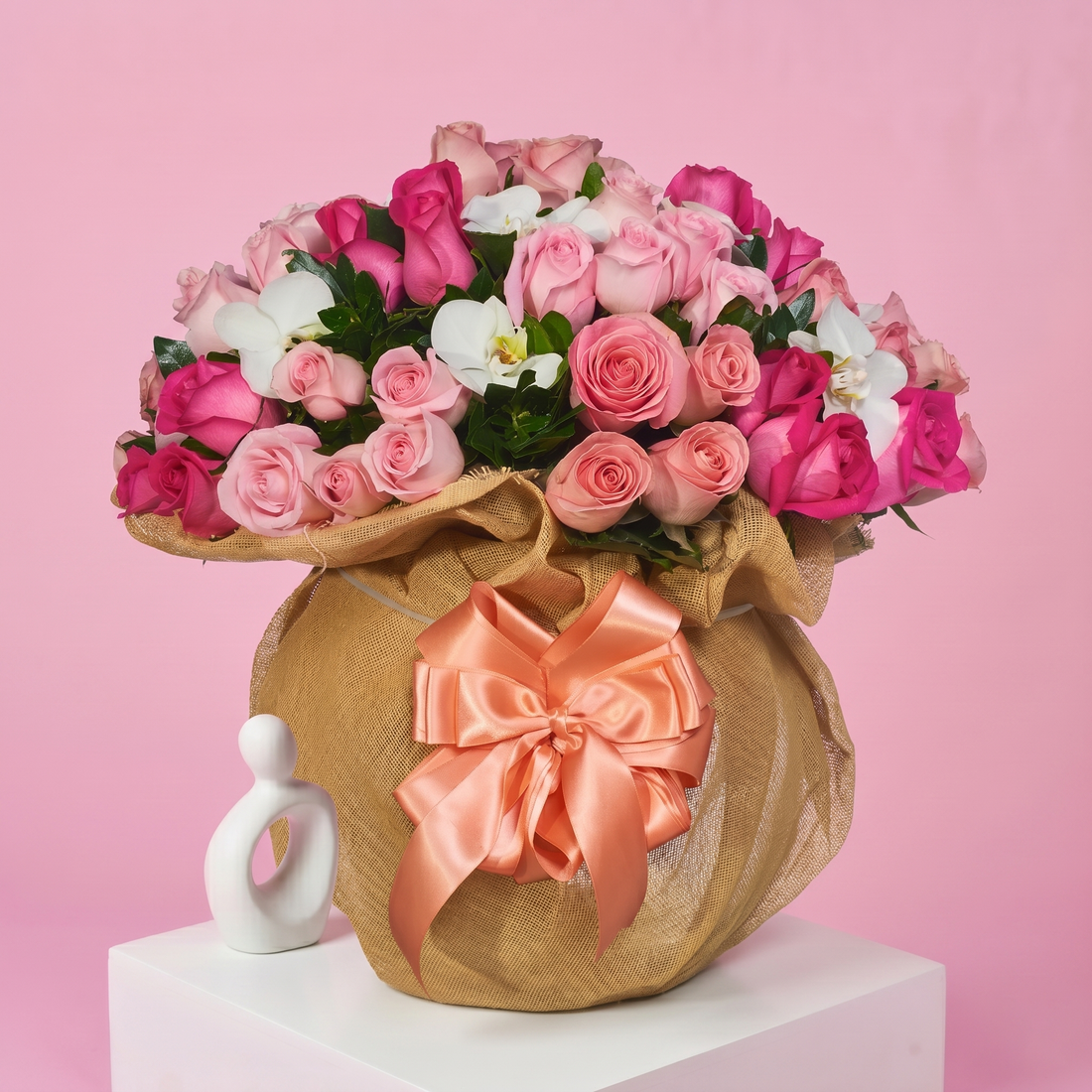 Rosas Cálidas Y Orquídeas